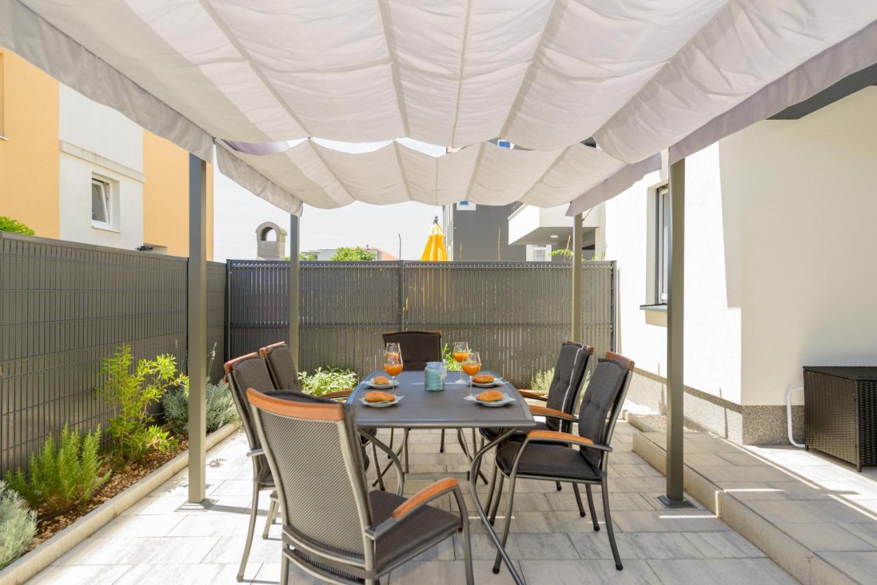New, Private Heated Swimming Pool, Free Parking, Trogir Centar Apartment Екстериор снимка