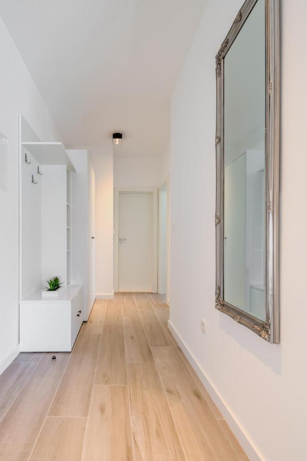 New, Private Heated Swimming Pool, Free Parking, Trogir Centar Apartment Екстериор снимка