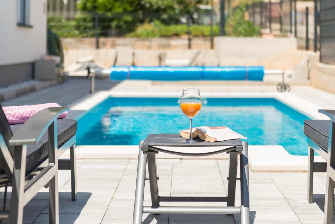 New, Private Heated Swimming Pool, Free Parking, Trogir Centar Apartment Екстериор снимка