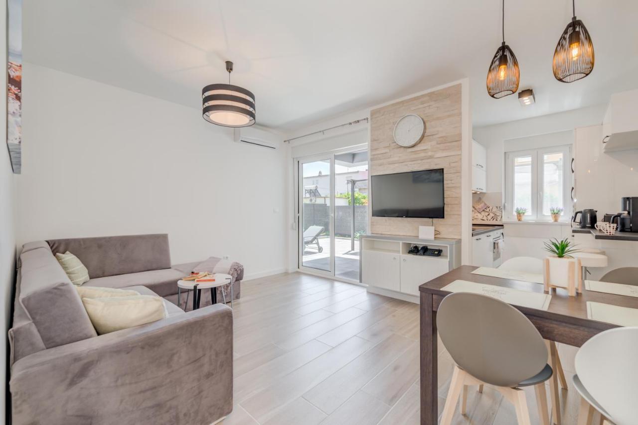 New, Private Heated Swimming Pool, Free Parking, Trogir Centar Apartment Екстериор снимка