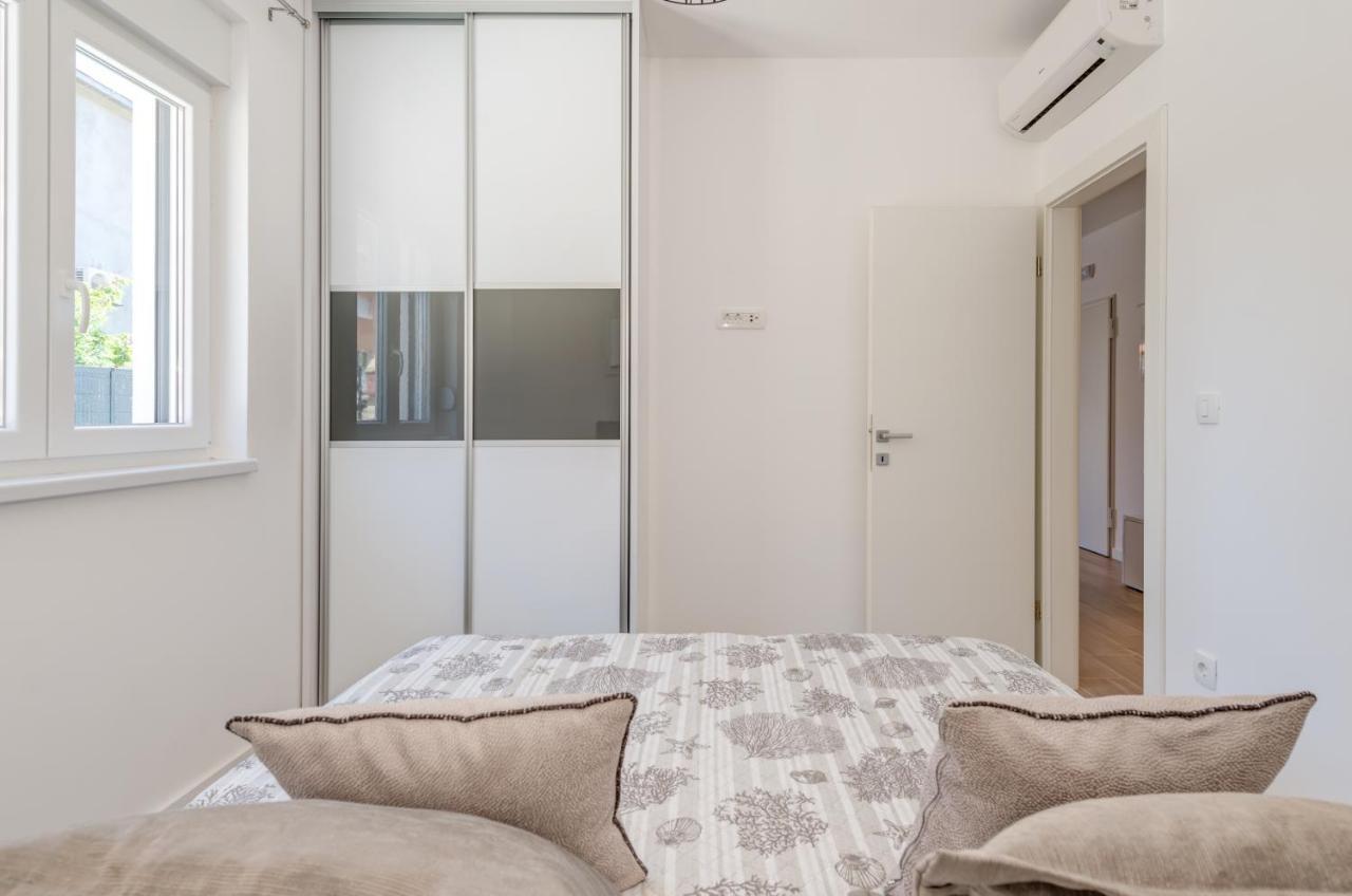 New, Private Heated Swimming Pool, Free Parking, Trogir Centar Apartment Екстериор снимка