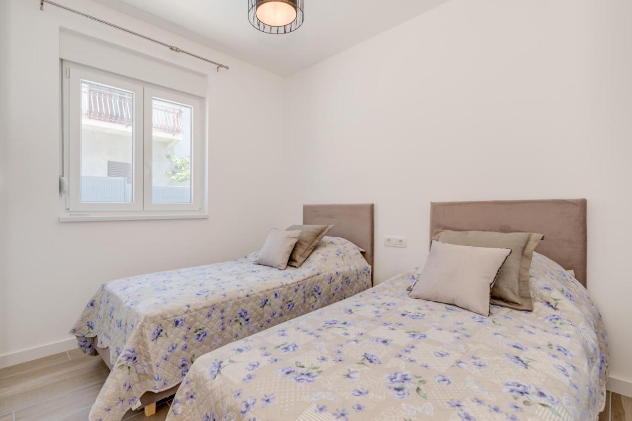 New, Private Heated Swimming Pool, Free Parking, Trogir Centar Apartment Екстериор снимка