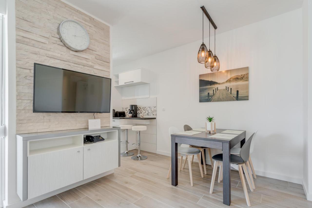 New, Private Heated Swimming Pool, Free Parking, Trogir Centar Apartment Екстериор снимка